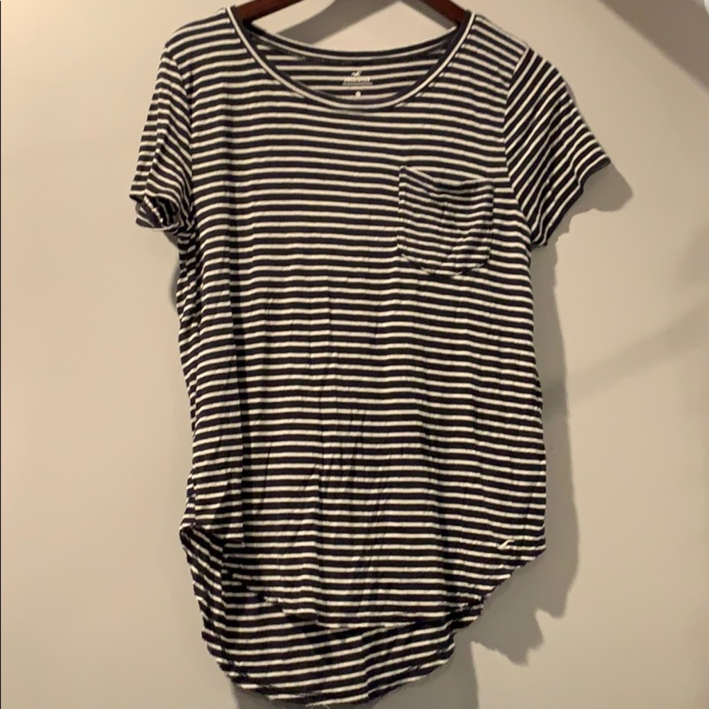 Cute black and white striped Hollister t-shirt.